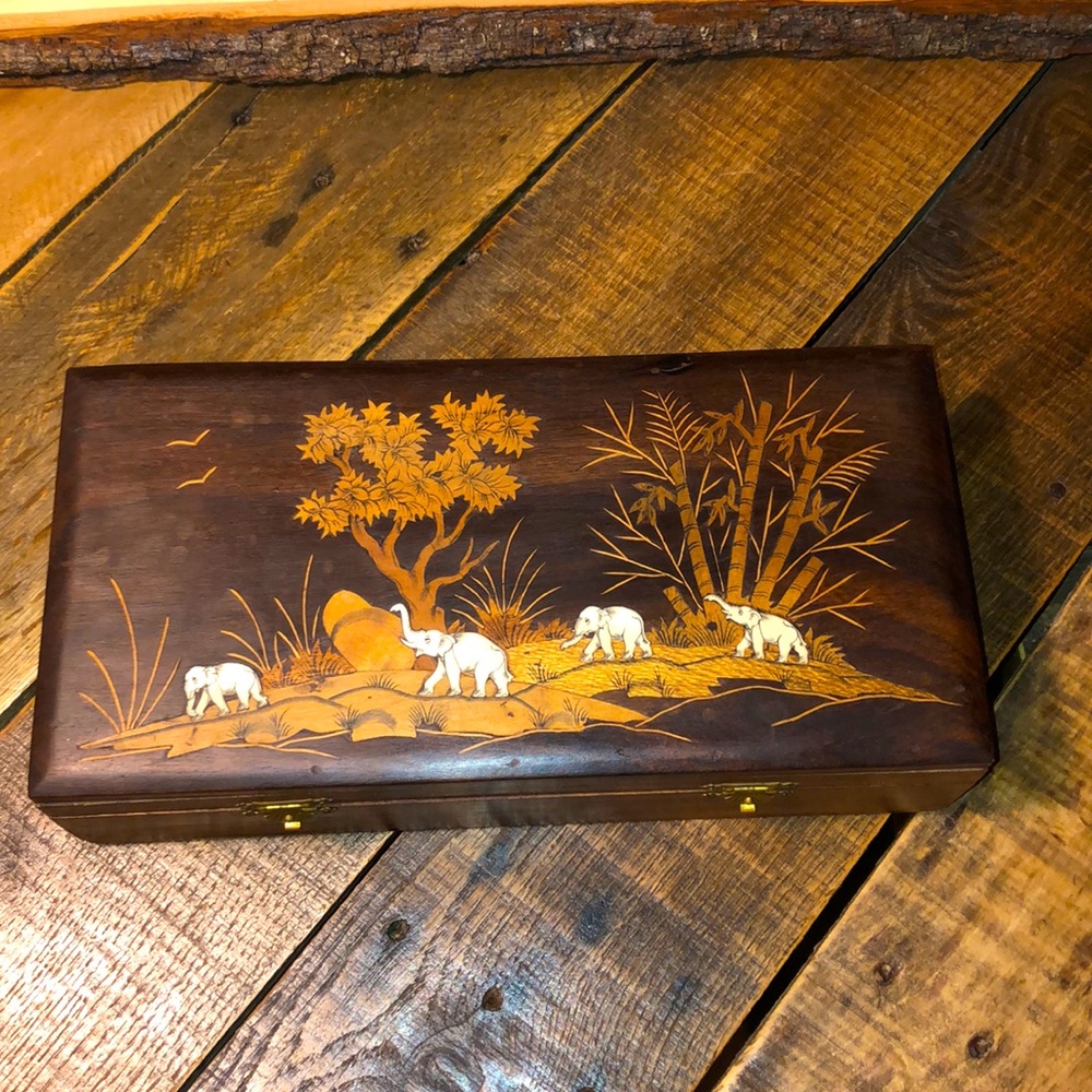 Vintage Detailed Wooden Elephant wooden box + FREE GIFT - Picture 1 of 14